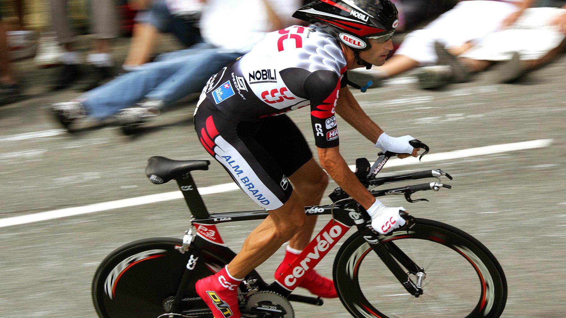 新科技穿戴设备试用赛 实时采集选手心率与速度